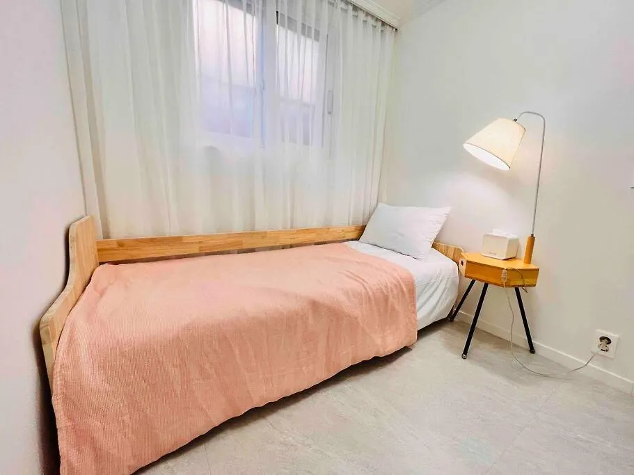 Comma 1 - Cozy Semi Basement Apartment Seoul