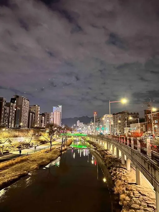 Comma 1 - Cozy Semi Basement Apartment Seoul South Korea