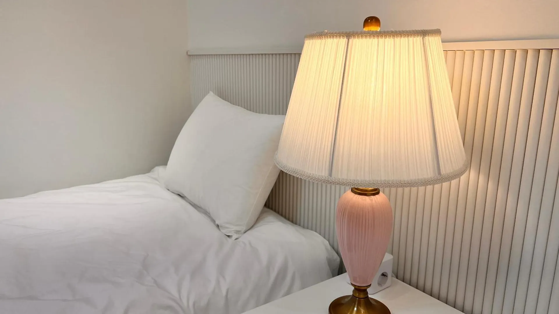 Comma 1 - Cozy Semi Basement Apartment Seoul South Korea