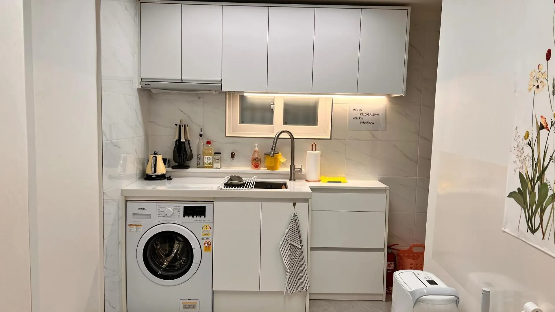 Comma 1 - Cozy Semi Basement Apartment Seoul South Korea
