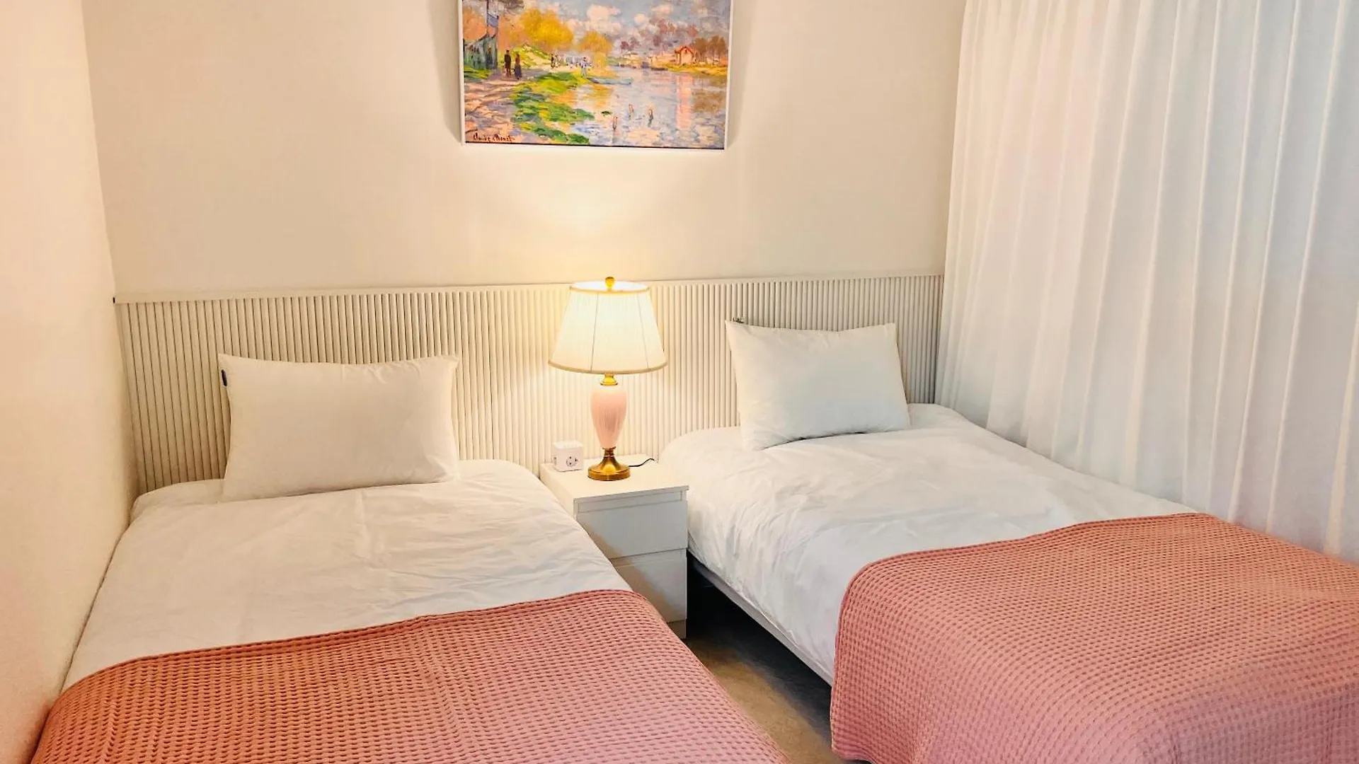 Comma 1 - Cozy Semi Basement Apartment Seoul