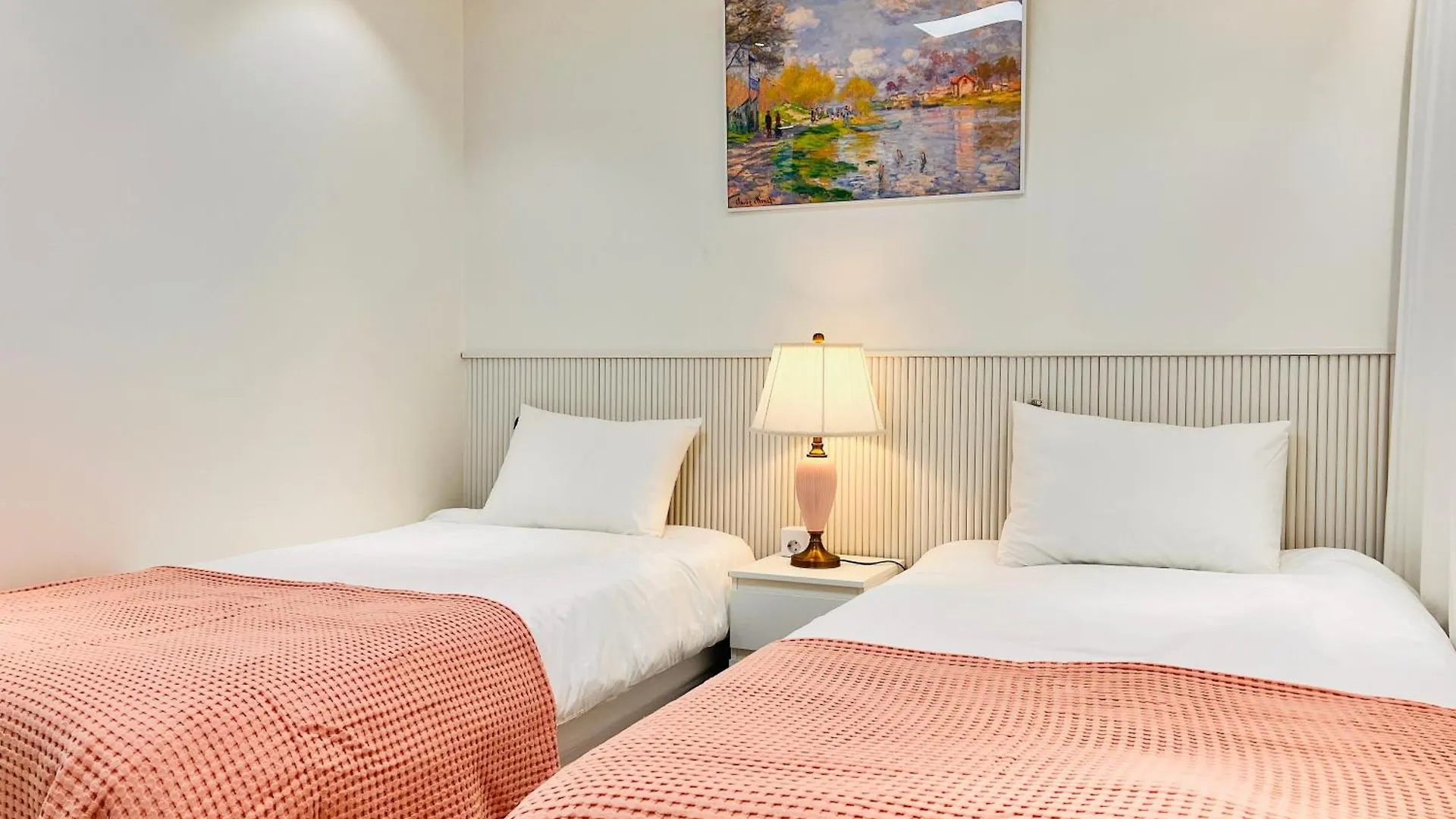 Comma 1 - Cozy Semi Basement Apartment Seoul
