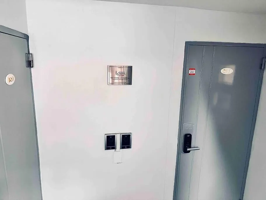 Comma 1 - Cozy Semi Basement Apartment Seoul